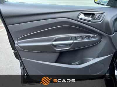 Ford Kuga 2.0 TDCi  150cv ST-LINE 4x4 (2018) - Photo 9