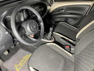 Toyota Aygo 1.0 VVT-I 72 DESIGN BLUETOOTH (2023) - Foto 9