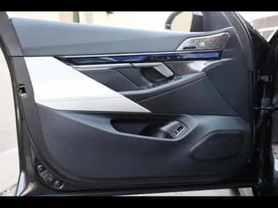 BMW M5 XDRIVE (G90) - SOPHISTOGRAU BRILLANTEFFEKT (2025) - Foto 8