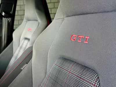 VW Golf GTI 2.0 TSI 245CV DSG7  * ACC *CAM* BLACK STYLE* ALARME* (2024) - Photo 8