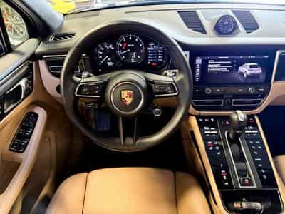 Porsche Macan III GTS (2023) - Photo 11