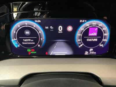 VW Golf Life+DSG+LED+Navi (2025) - Photo 11