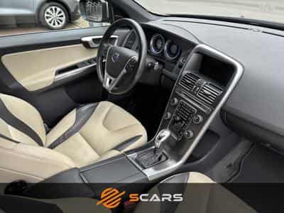 Volvo XC60 R DESIGN 2.4 D5 215CV 4x4 AWD (2012) - Photo 8