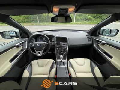 Volvo XC60 R DESIGN 2.4 D5 215CV 4x4 AWD (2012) - Photo 9