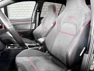 VW Golf GTI Clubsport 2.0 TSI 300CV DSG7 *ACC* *SIEGES CHAUFF* (2024) - Photo 6