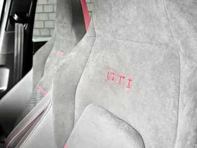 VW Golf GTI Clubsport 2.0 TSI 300CV DSG7 *ACC* *SIEGES CHAUFF* (2024) - Photo 7