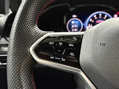 VW Golf GTI Clubsport 2.0 TSI 300CV DSG7 *ACC* *SIEGES CHAUFF* (2024) - Photo 8