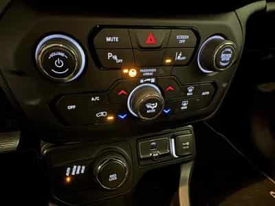 Jeep Renegade 1.3 T-GDI LIMITED 4X4 AUTOMATIQUE 179CH (2019) - Photo 12