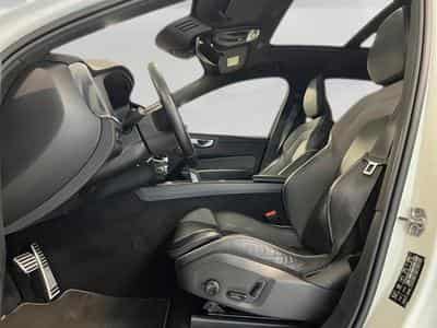 Volvo XC60 R-Design (2021) - Photo 9