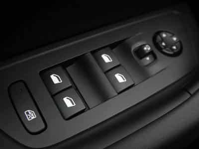 Peugeot 508 1.6 PHEV 225 EAT8 Allure (2025) - Photo 14