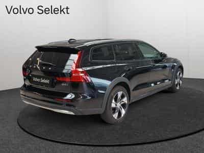 Volvo V60 B4 Plus Dark / Diesel (2023) - Foto 2