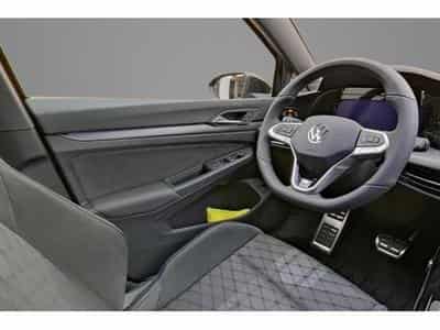 VW Golf 1.5 eTSI mHEV 150 DSG R-Line (2026) - Photo 9