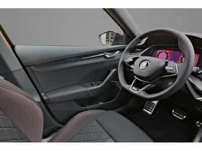 Skoda Octavia 2.0 TSi DSG 265 RS (2025) - Foto 8
