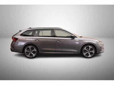 Skoda Octavia 2.0 TSi DSG 265 RS (2025) - Foto 6