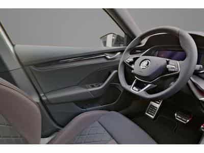 Skoda Octavia 2.0 TSi DSG 265 RS (2025) - Foto 9