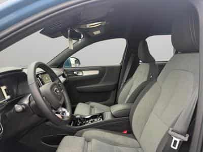 Volvo XC40 B3 Plus Bright Mild Hybrid (2022) - Photo 9