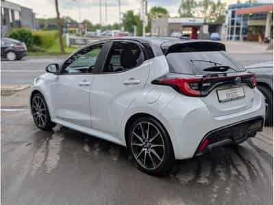 Toyota Yaris GR SPORT 1.5 HEV * GARANTIE CONSTRUCTEUR* (2023) - Photo 2