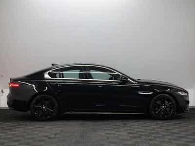 Jaguar XE R-Dynamic SE P250 (2023) - Photo 3