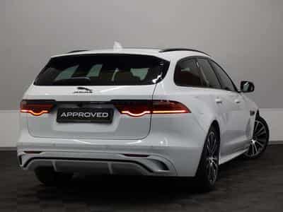 Jaguar XF D200 R-Dynamic SE RWD Auto (2024) - Photo 4