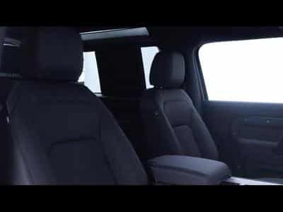 Land-Rover Defender 90 D250 X-Dynamic SE AWD Auto (2025) - Photo 10