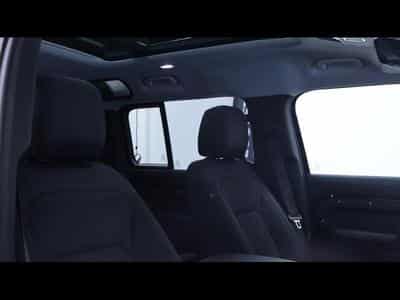 Land-Rover Defender S D200 Auto AWD (2025) - Photo 11