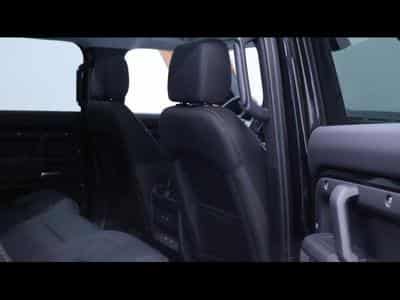 Land-Rover Defender S D200 Auto AWD (2025) - Photo 12