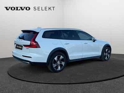 Volvo V60 B4 AWD Ultimate Bright / Diesel (2023) - Photo 2