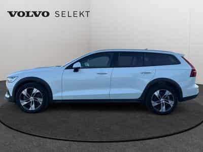 Volvo V60 B4 AWD Ultimate Bright / Diesel (2023) - Photo 4