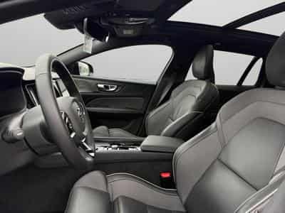Volvo V60 B4 Plus Dark / Essence (2025) - Photo 10