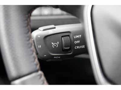 Peugeot 3008 BlueHDi GT AHK ACC Massage Pano. Focal 360° (2024) - Photo 15