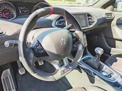 Peugeot 308 GTi (2018) - Photo 10
