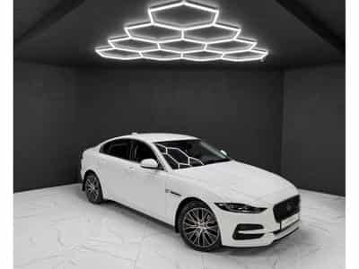 Jaguar XE P300 AWD HSE (2022) - Photo 7
