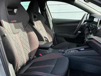 Skoda Octavia 2.0 TSi DSG 265 RS (2026) - Foto 12