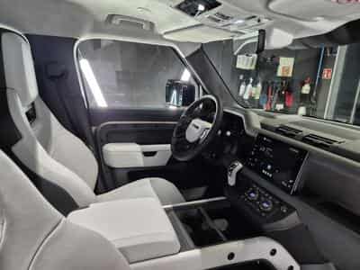 Land-Rover Defender (2025) - Photo 15