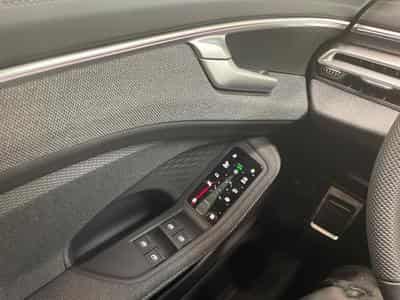 Audi A6 Avant S-Line 2.0 (2025) - Photo 11