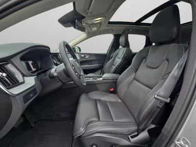 Volvo XC60 B5 AWD Ultra Dark / Essence (2025) - Photo 12