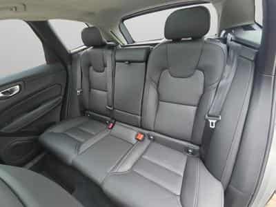 Volvo XC60 B5 AWD Ultra Dark / Essence (2025) - Photo 15