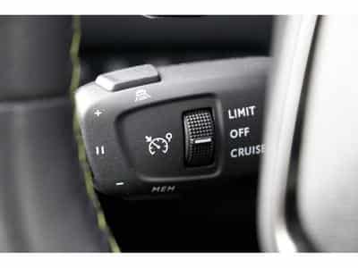Peugeot 2008 BlueHDi EAT8 GT ACC AHK Panorama (2023) - Foto 14