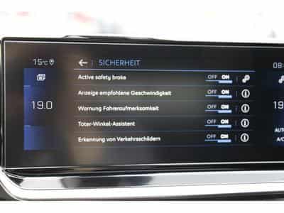 Peugeot 2008 BlueHDi EAT8 GT ACC AHK Panorama (2023) - Foto 15