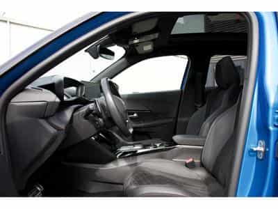 Peugeot 2008 BlueHDi EAT8 GT ACC AHK Panorama (2023) - Foto 5