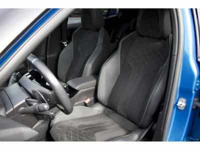 Peugeot 2008 BlueHDi EAT8 GT ACC AHK Panorama (2023) - Foto 6