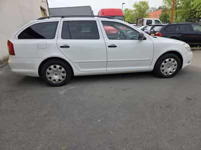 Skoda Octavia Combi 1.6 Tdi 105 CV Garantie 12 Mois (2011) - Photo 5