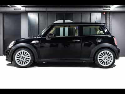 Mini Cooper S (R56) 3 PORTES AUTO GOODWOOD EDITION - 1 OF 1000 - BLACK D (2012) - Photo 2