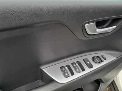 Kia Stonic GT Line 1.0T 120 ISG MHEV 7DCT (2023) - Foto 11