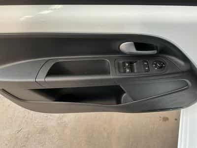 VW UP E-up+Move+DSG+P.Style+RearView (2021) - Foto 9