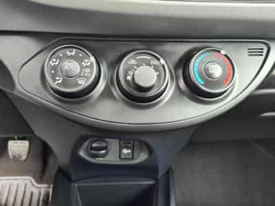 Toyota Yaris 1.3 VVT-I BLUETOOTH CLIMATISATION CAMERA (2015) - Photo 13