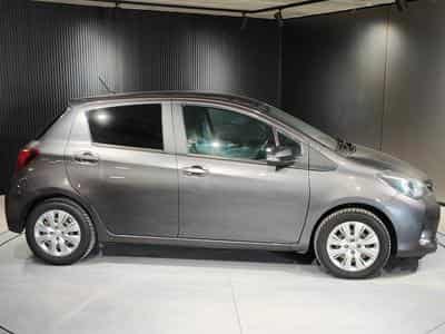 Toyota Yaris 1.3 VVT-I BLUETOOTH CLIMATISATION CAMERA (2015) - Photo 2