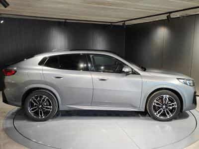 BMW X2 SDRIVE20i PACK M CARPLAY GPS CAMERA 360 TOIT PANO (2024) - Photo 2
