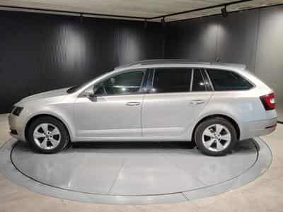 Skoda Octavia 1.6 TDI DSG CARPLAY APS AV/AR SIEGES CHAUFFANTS CRUISE (2019) - Foto 5