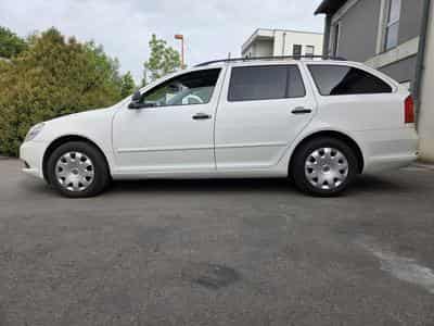 Skoda Octavia Combi 1.6 Tdi 105 CV Garantie 12 Mois (2011) - Photo 2